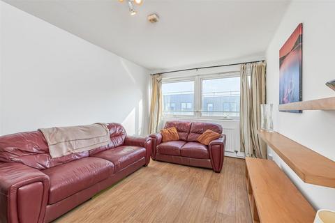 3 bedroom flat to rent, Austin Road, London SW11
