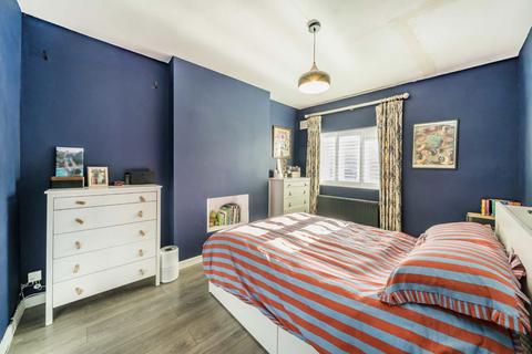 2 bedroom maisonette for sale, Melrose Avenue, London