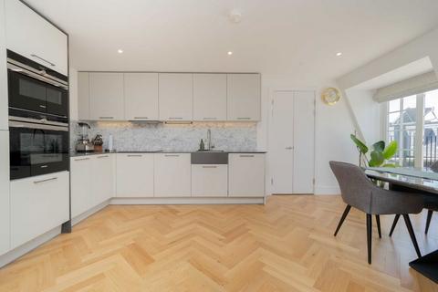 3 bedroom flat for sale, Lisgar Terrace, West Kensington W14