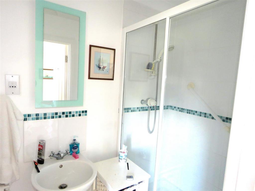 En  suite shower room