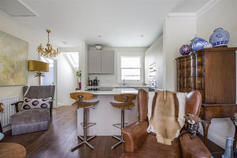 2 bedroom apartment to rent, Crown Road, St Margarets Village