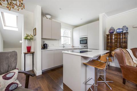 2 bedroom apartment to rent, Crown Road, St Margarets Village