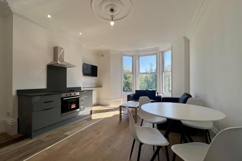 3 bedroom apartment to rent, Eslington Terrace, Newcastle Upon Tyne