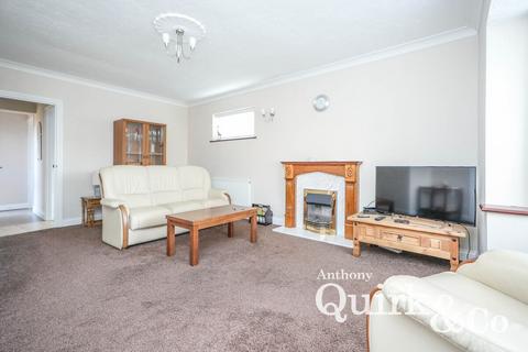 2 bedroom detached bungalow for sale, Lottem Road, Canvey Island, SS8