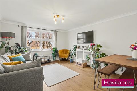 2 bedroom flat for sale, Buchanan Close, London
