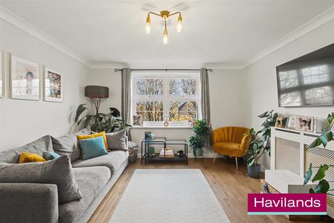 2 bedroom flat for sale, Buchanan Close, London