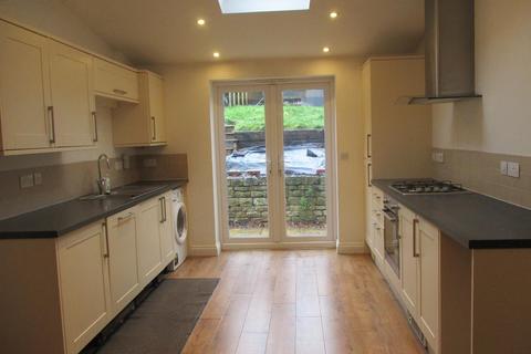 2 bedroom terraced house to rent, Eastcott Hill, Old Town