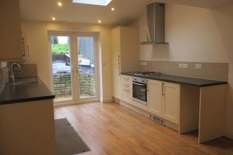 2 bedroom terraced house to rent, Eastcott Hill, Old Town
