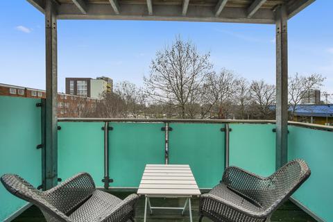 2 bedroom apartment for sale, Evelyn Court, Burdett Road, London, E3