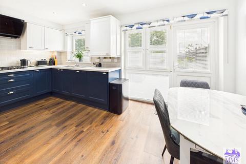 4 bedroom townhouse for sale, Madhuran Court, Strood