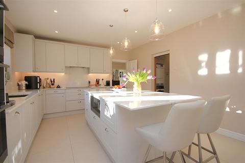 5 bedroom detached house to rent, TALEWORTH PARK, ASHTEAD, KT21