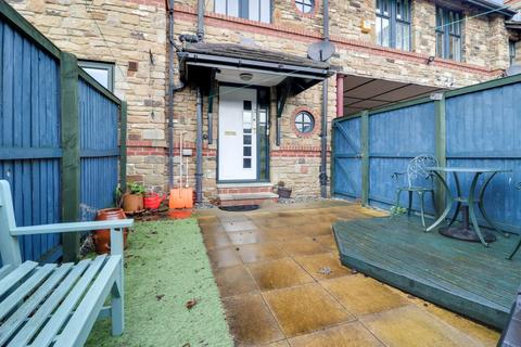 3 bedroom semi-detached house for sale, Wellfield Court, Marsh, Huddersfield, West Yorkshire, HD3