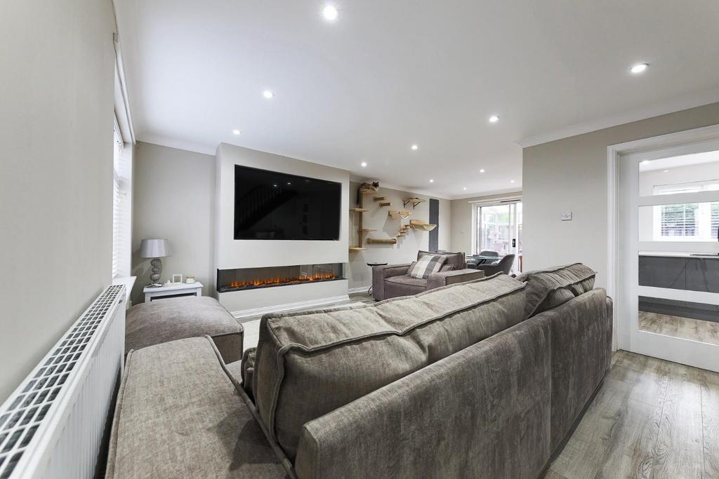 Lounge dining room.jpg