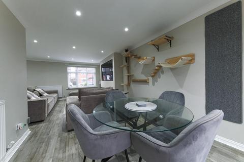 3 bedroom detached house for sale, Blueburn Drive, Killingworth, NE12