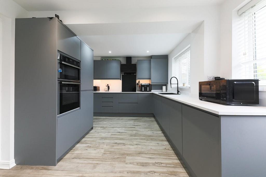 Kitchen breakfast room.jpg