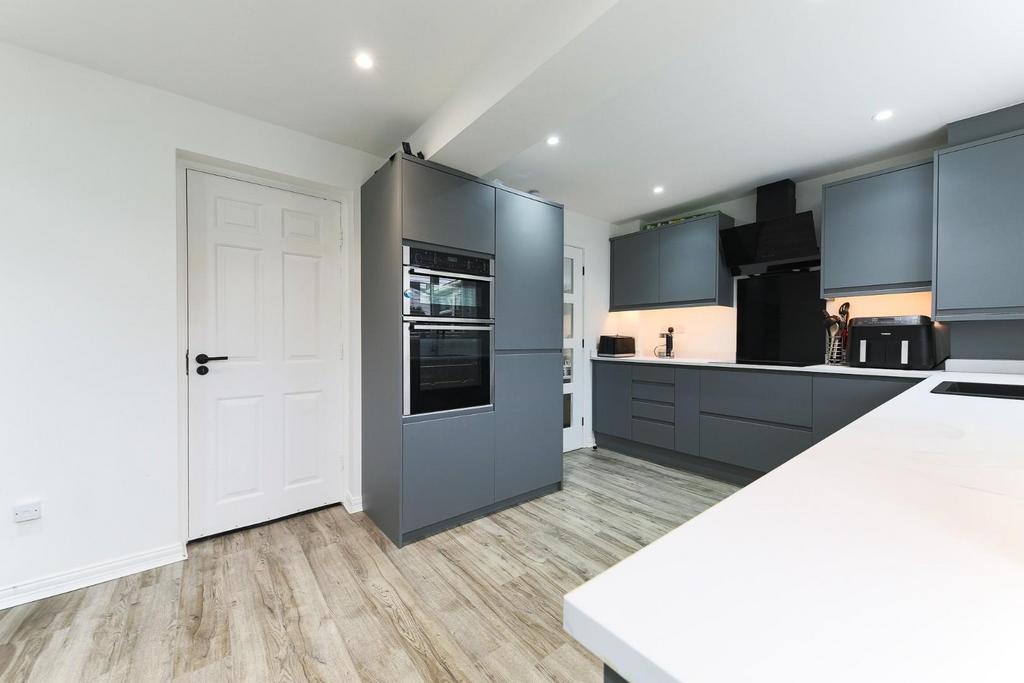 Kitchen Breakfast room.jpg