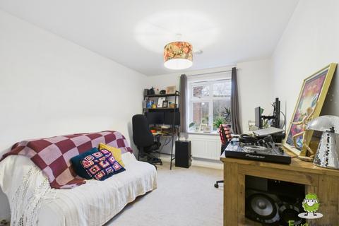 2 bedroom flat for sale, Elder House, Mapledurwell, Basingstoke, Hampshire, RG24