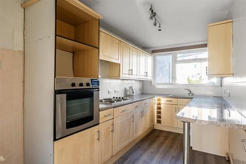 2 bedroom flat for sale, Barnetts Shaw, Oxted
