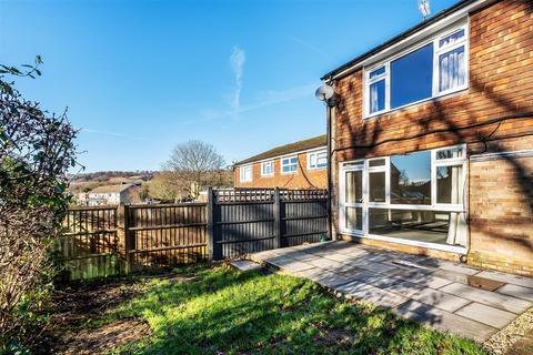 2 bedroom flat for sale, Barnetts Shaw, Oxted