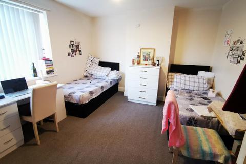 2 bedroom semi-detached house to rent, Deanham Gardens, Fenham, Newcastle upon Tyne, NE5