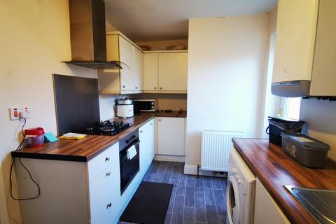 2 bedroom semi-detached house to rent, Deanham Gardens, Fenham, Newcastle upon Tyne, NE5