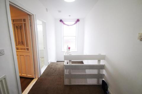 2 bedroom flat to rent, High Street West, Wallsend NE28