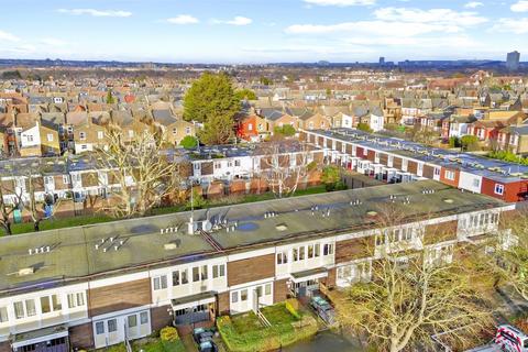 1 bedroom flat for sale, Willow Walk, London N15