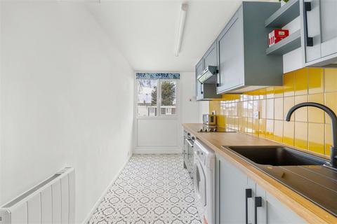 1 bedroom flat for sale, Willow Walk, London N15