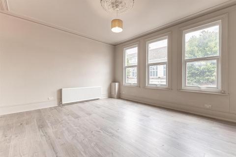 3 bedroom flat to rent, Kilburn High Road London