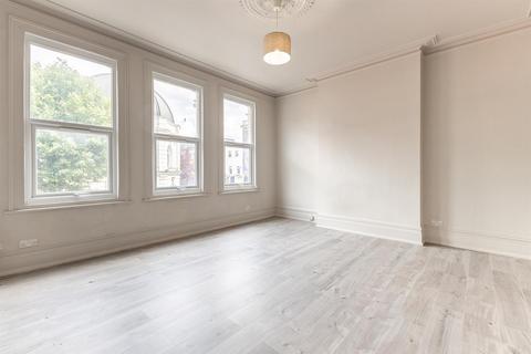 3 bedroom flat to rent, Kilburn High Road London