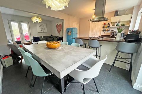 4 bedroom townhouse for sale, Coppen Road, Peterborough PE7