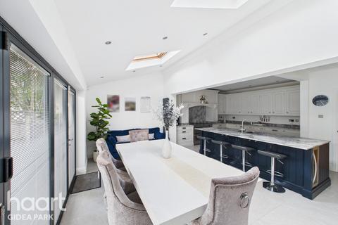 4 bedroom semi-detached house for sale, Western Avenue, Gidea Park, RM2 6EH