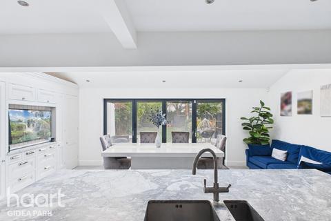 4 bedroom semi-detached house for sale, Western Avenue, Gidea Park, RM2 6EH