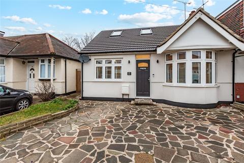 4 bedroom bungalow for sale, Kenilworth Gardens, Hornchurch, RM12
