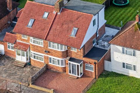 4 bedroom house for sale, Du Cros Drive, Stanmore