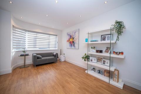4 bedroom house for sale, Du Cros Drive, Stanmore
