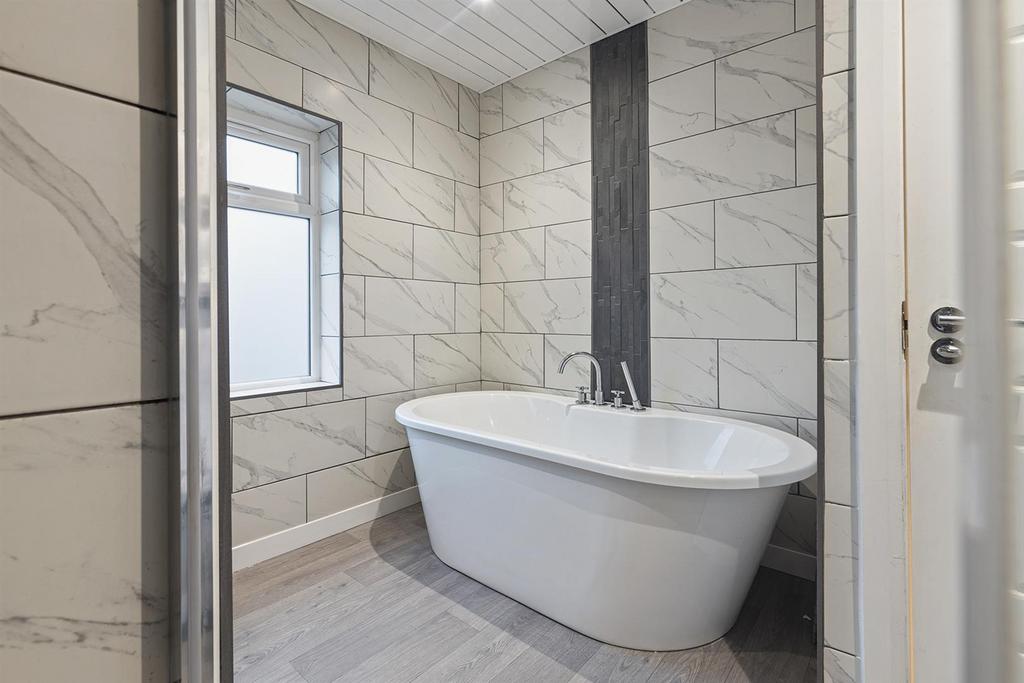 8 Clough Lane, Rastrick, Brighouse 24 297.jpg