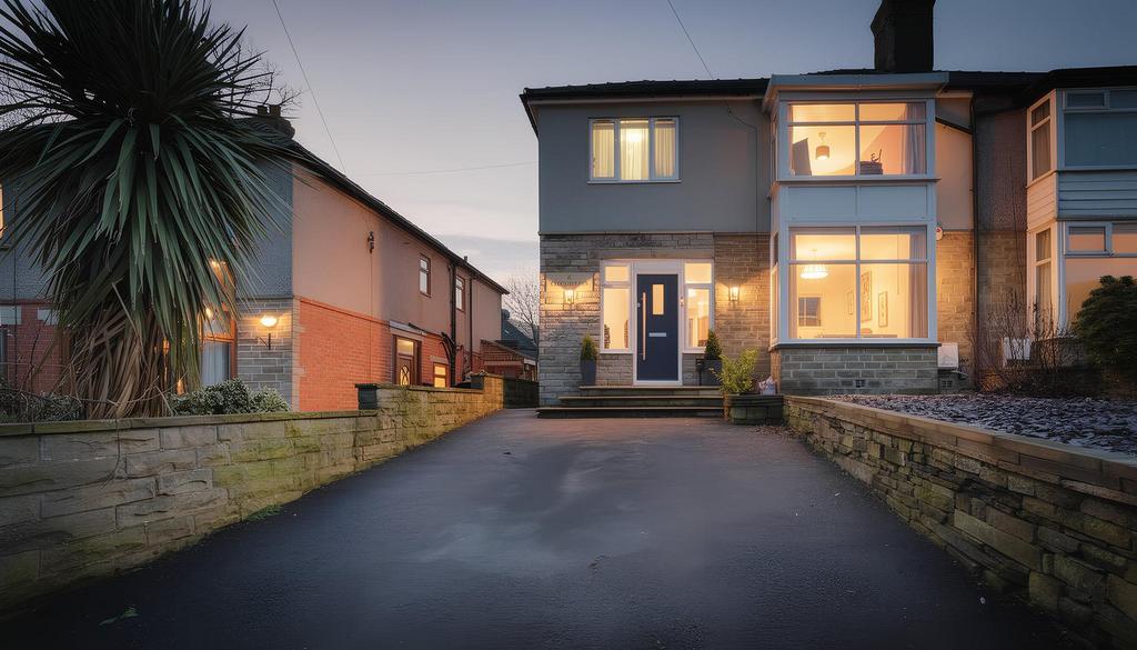 8 Clough Lane, Rastrick, Brighouse  02.jpg 297.jpg