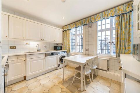 3 bedroom flat to rent, Baker Street, London NW1