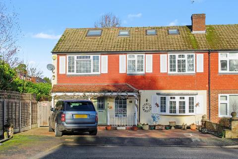 5 bedroom semi-detached house for sale, Robert Close, Hersham KT12