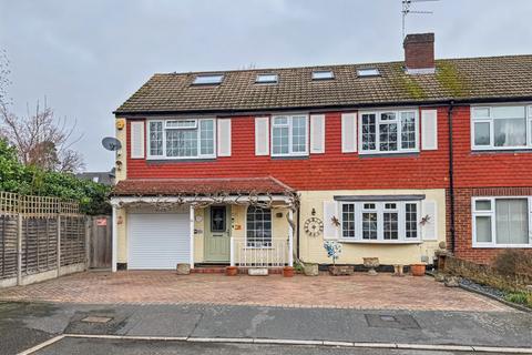 5 bedroom semi-detached house for sale, Robert Close, Hersham KT12