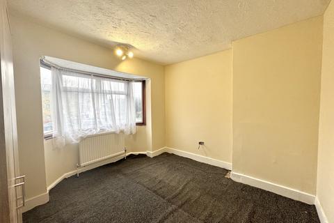 3 bedroom semi-detached house to rent, Yeading Lane,  Hayes, UB4