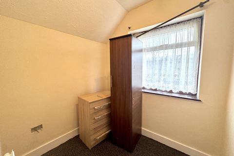 3 bedroom semi-detached house to rent, Yeading Lane,  Hayes, UB4