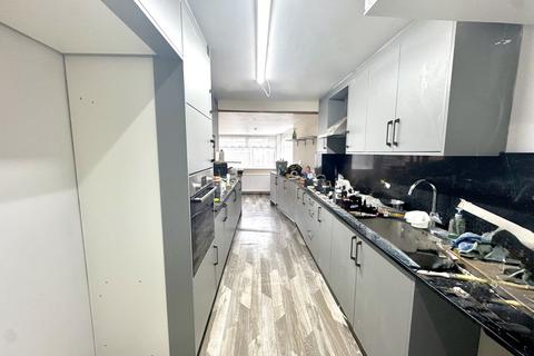 3 bedroom semi-detached house to rent, Yeading Lane,  Hayes, UB4