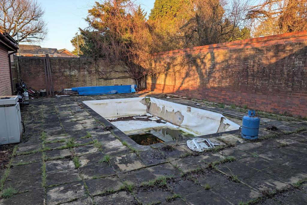 Swimming pool