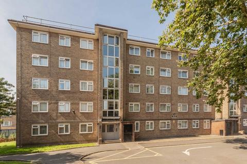 3 bedroom flat to rent, Stockwell Road, London SW9