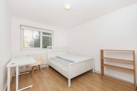 3 bedroom flat to rent, Stockwell Road, London SW9