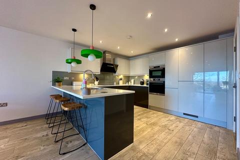 3 bedroom terraced house for sale, Gobions Farm Chase, Billericay CM11