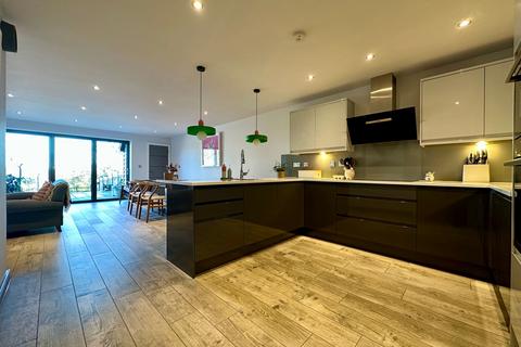 3 bedroom terraced house for sale, Gobions Farm Chase, Billericay CM11