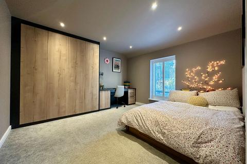 3 bedroom terraced house for sale, Gobions Farm Chase, Billericay CM11
